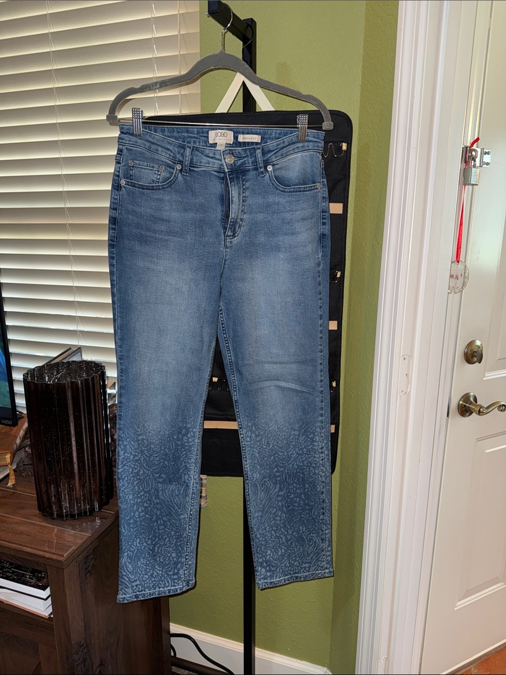 LOGO Blue Washed Women's Jeans with Subtle Pattern
